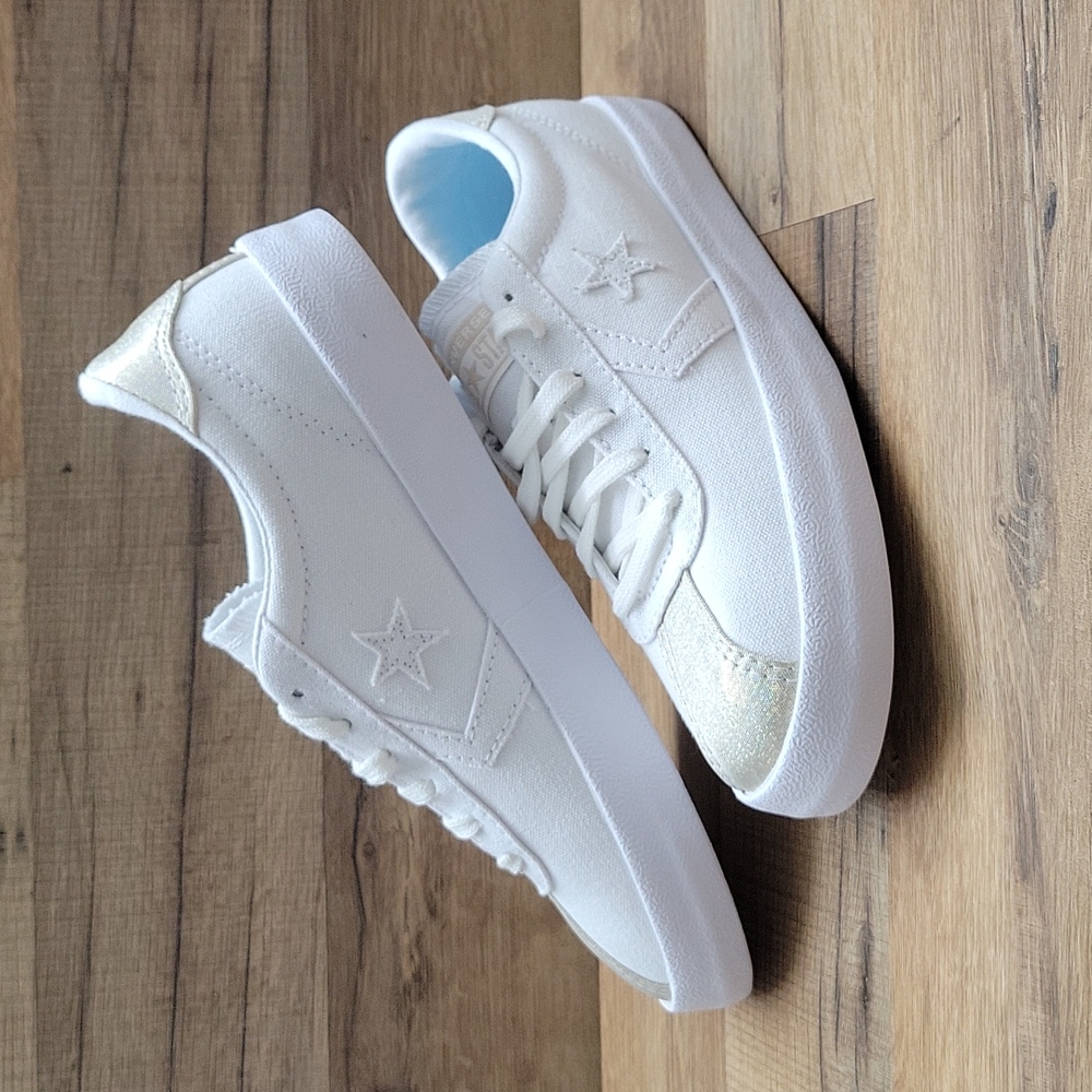 Converse shoes Brand new in the box authentic uper textile.